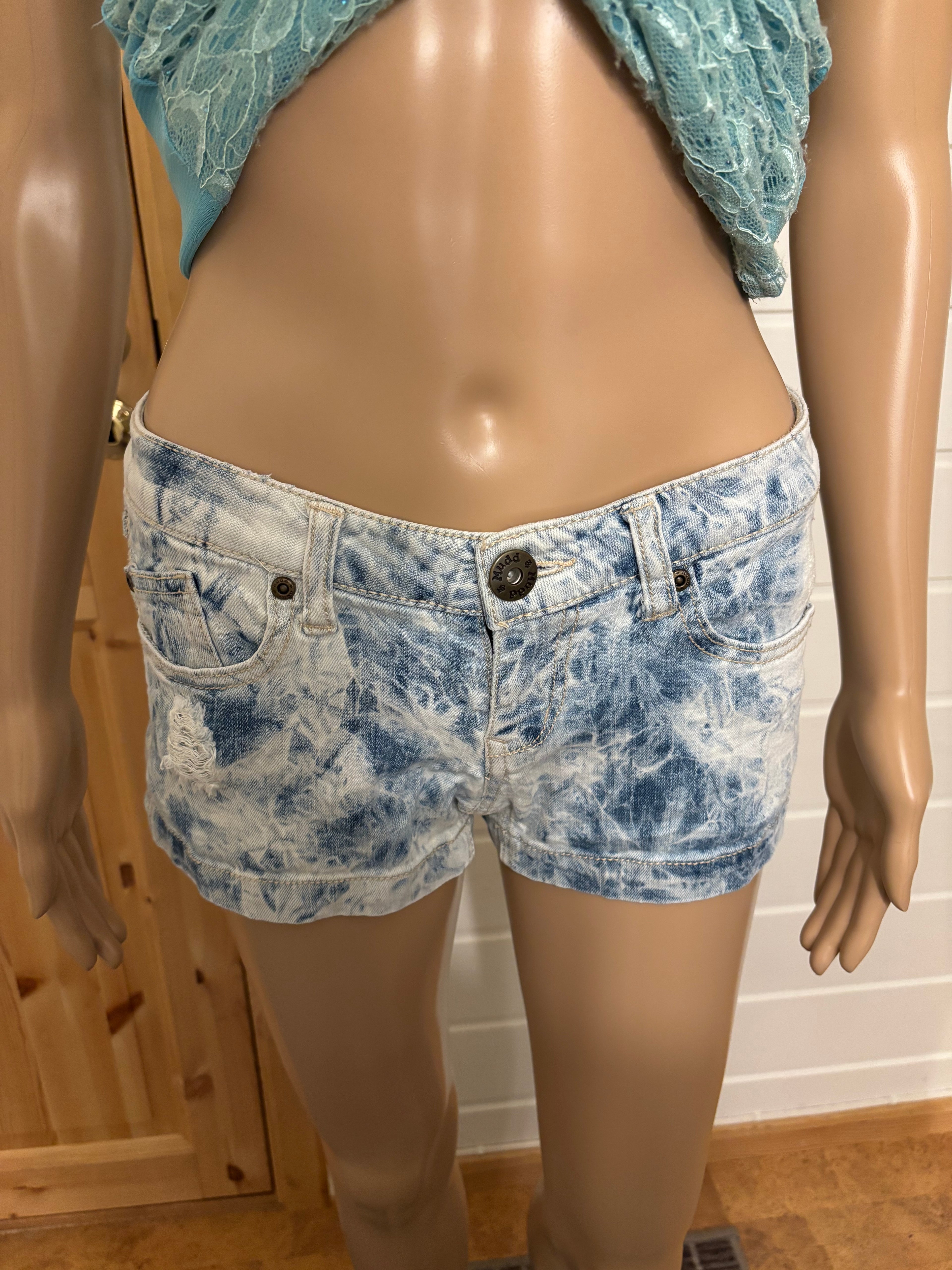 MÅLE RISE Lys Vasket Denim Shorts