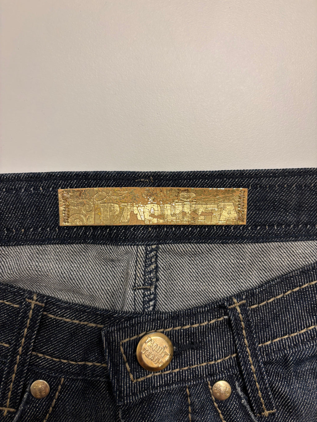 Mørkeblå Mini Denim Skjørt Gull Broderte Lommer