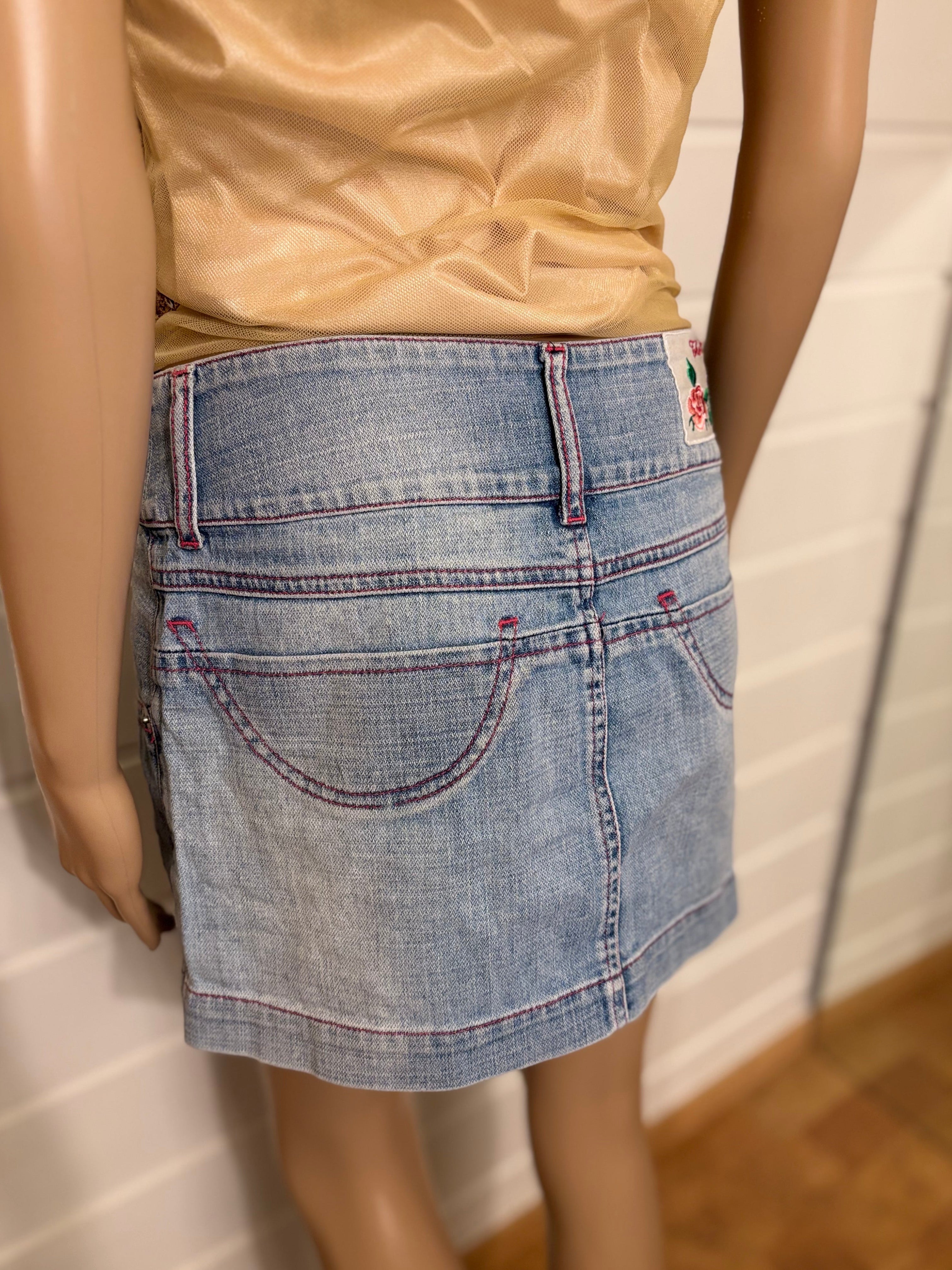 Lyseblå Denim Mini Skjørt Rosa Broderi