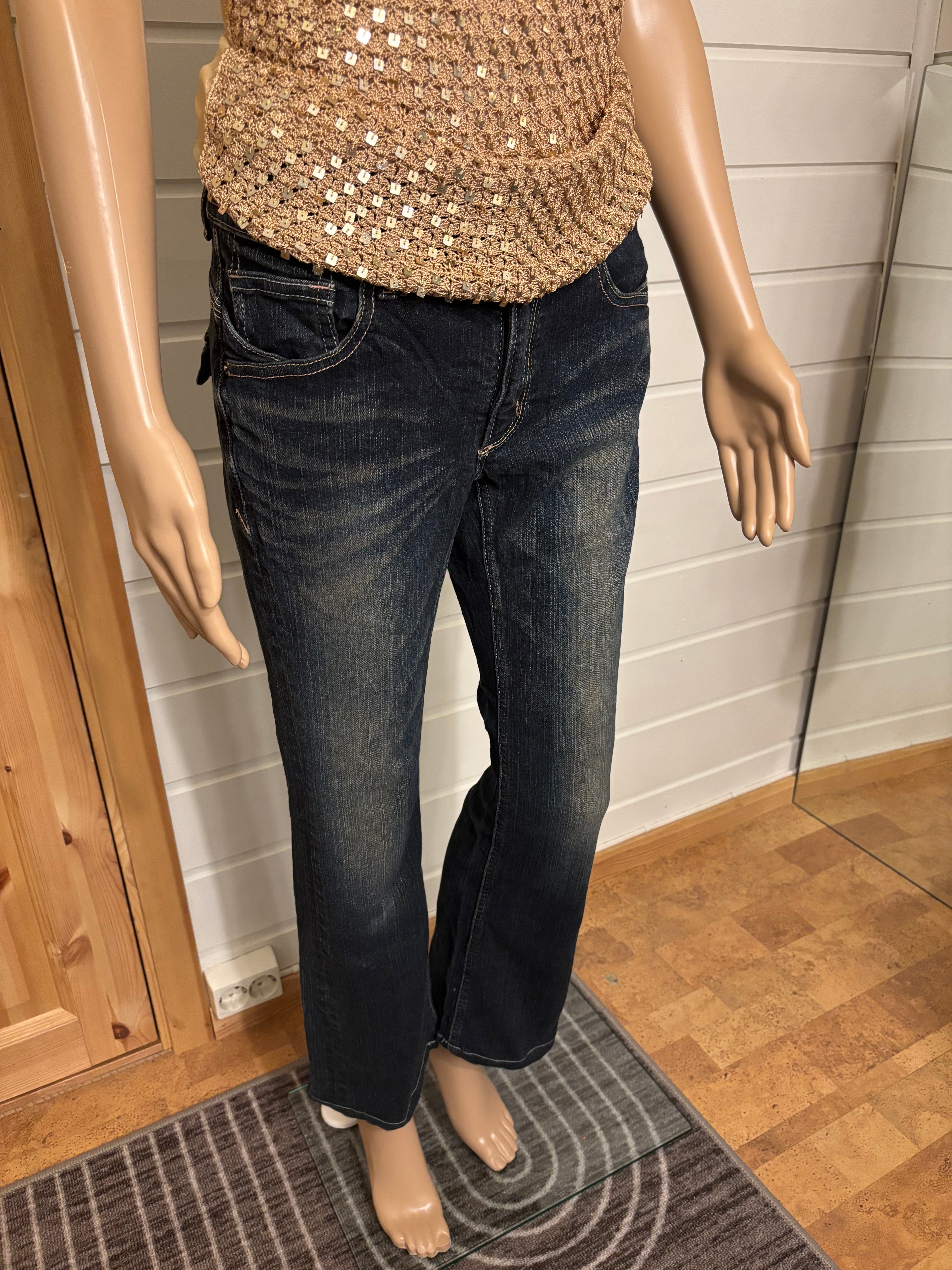 Mørkeblå Jeans Sleng Rosa Broderi