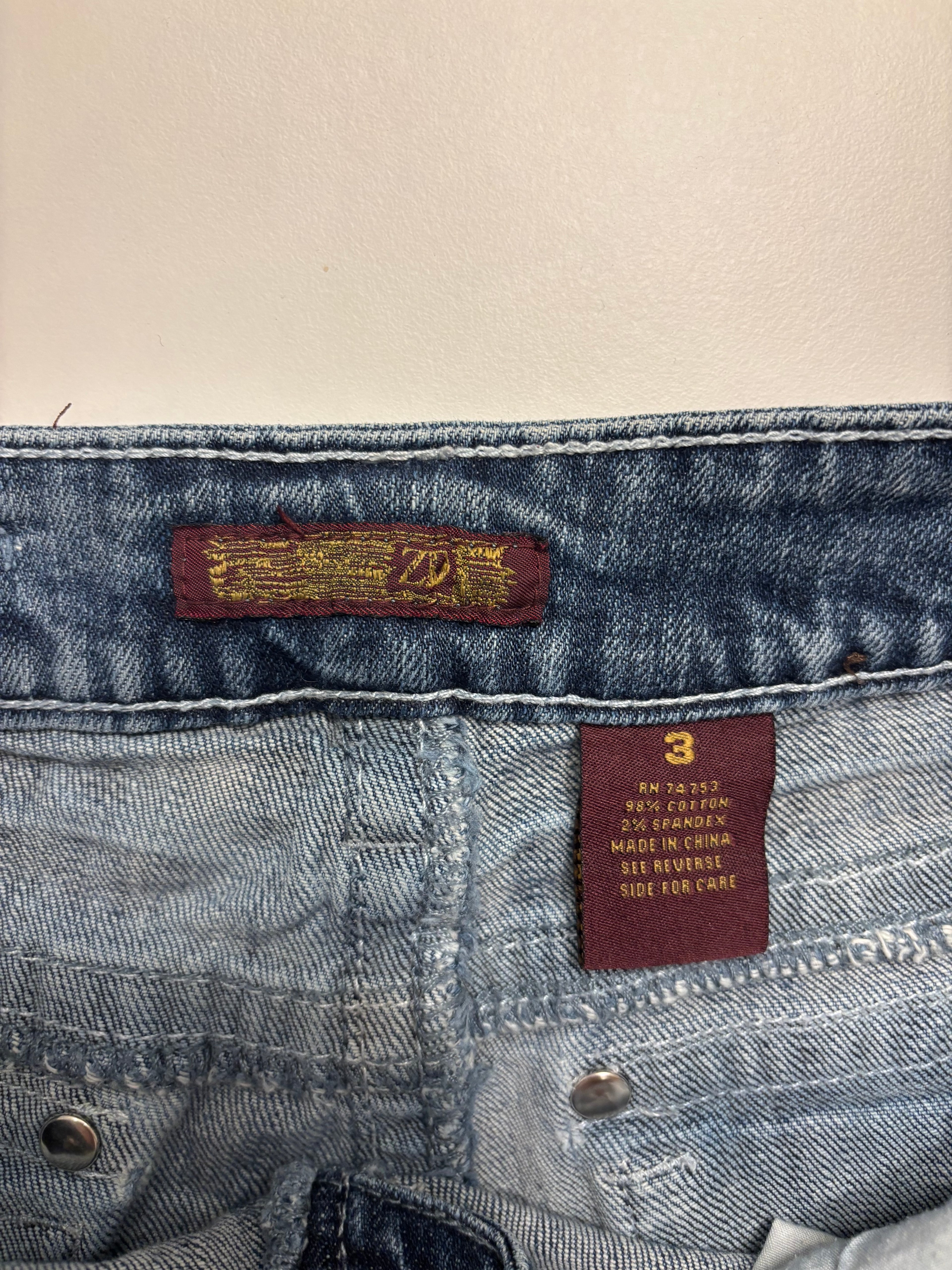 Y2K Denim Shorts Hvite Broderte Lommer