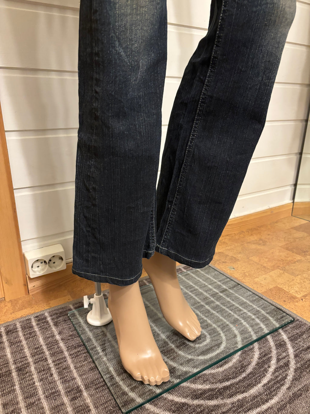 Mørkeblå Jeans Sleng Rosa Broderi