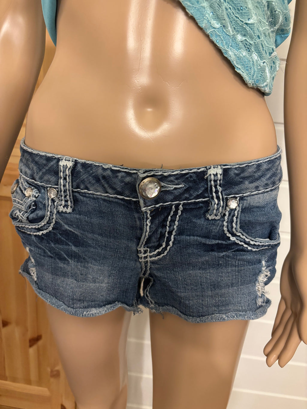 Y2K Denim Shorts Hvite Broderte Lommer