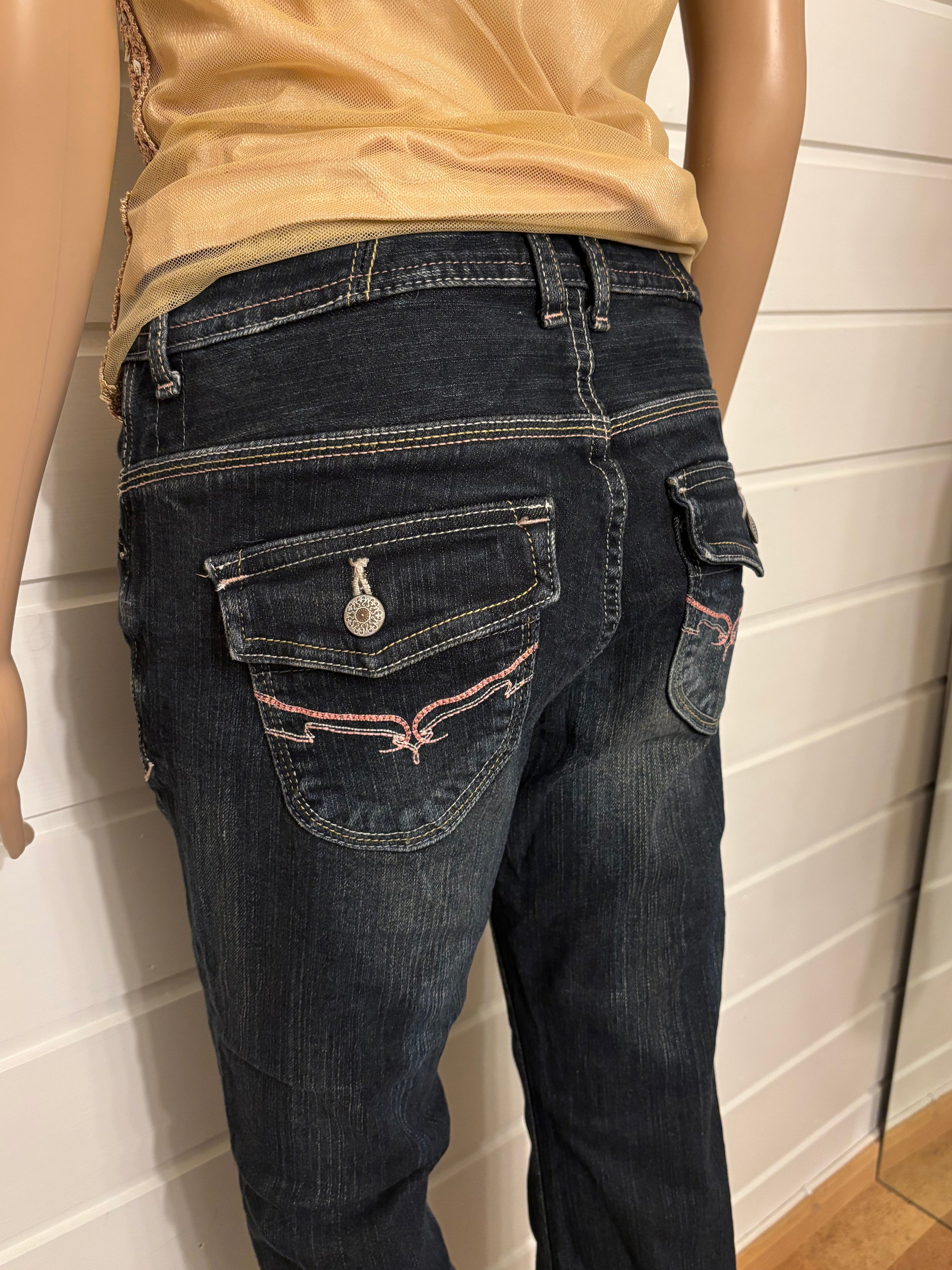 Mørkeblå Jeans Sleng Rosa Broderi