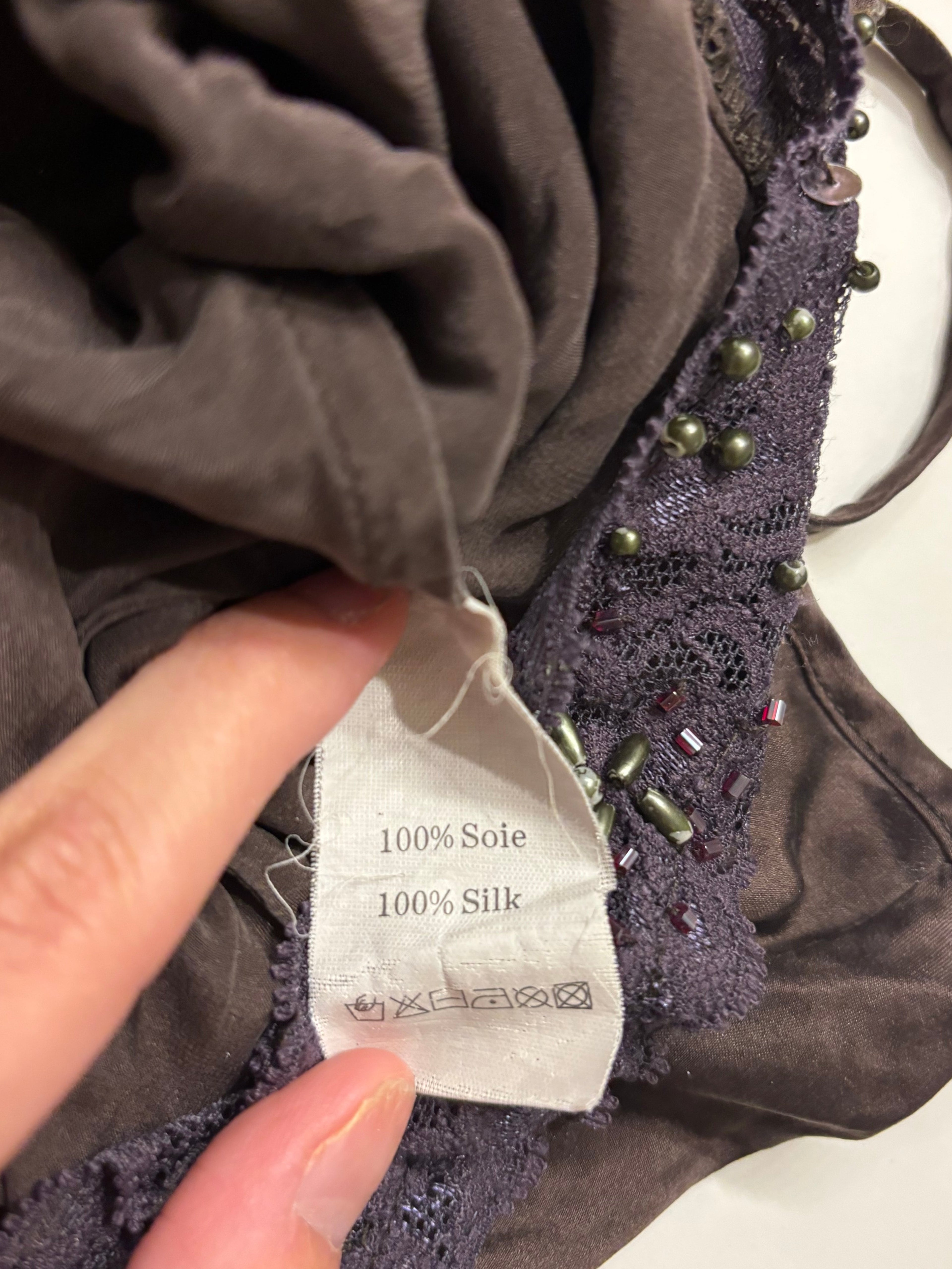 Brun Silke Topp Blonder Perle Detaljer