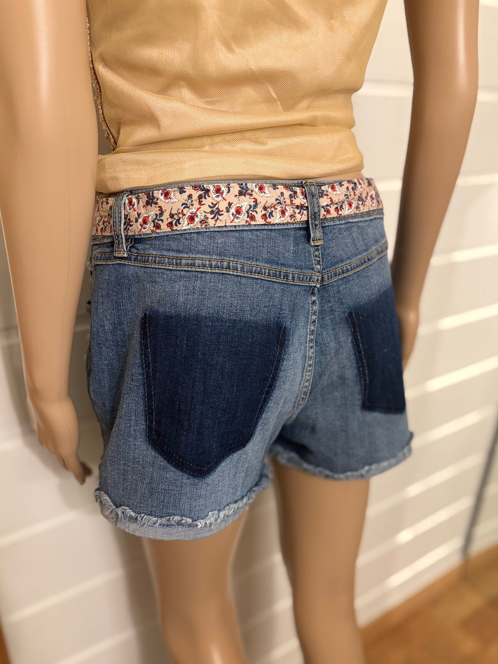 Lyseblå Denim Shorts Mørke Lommer