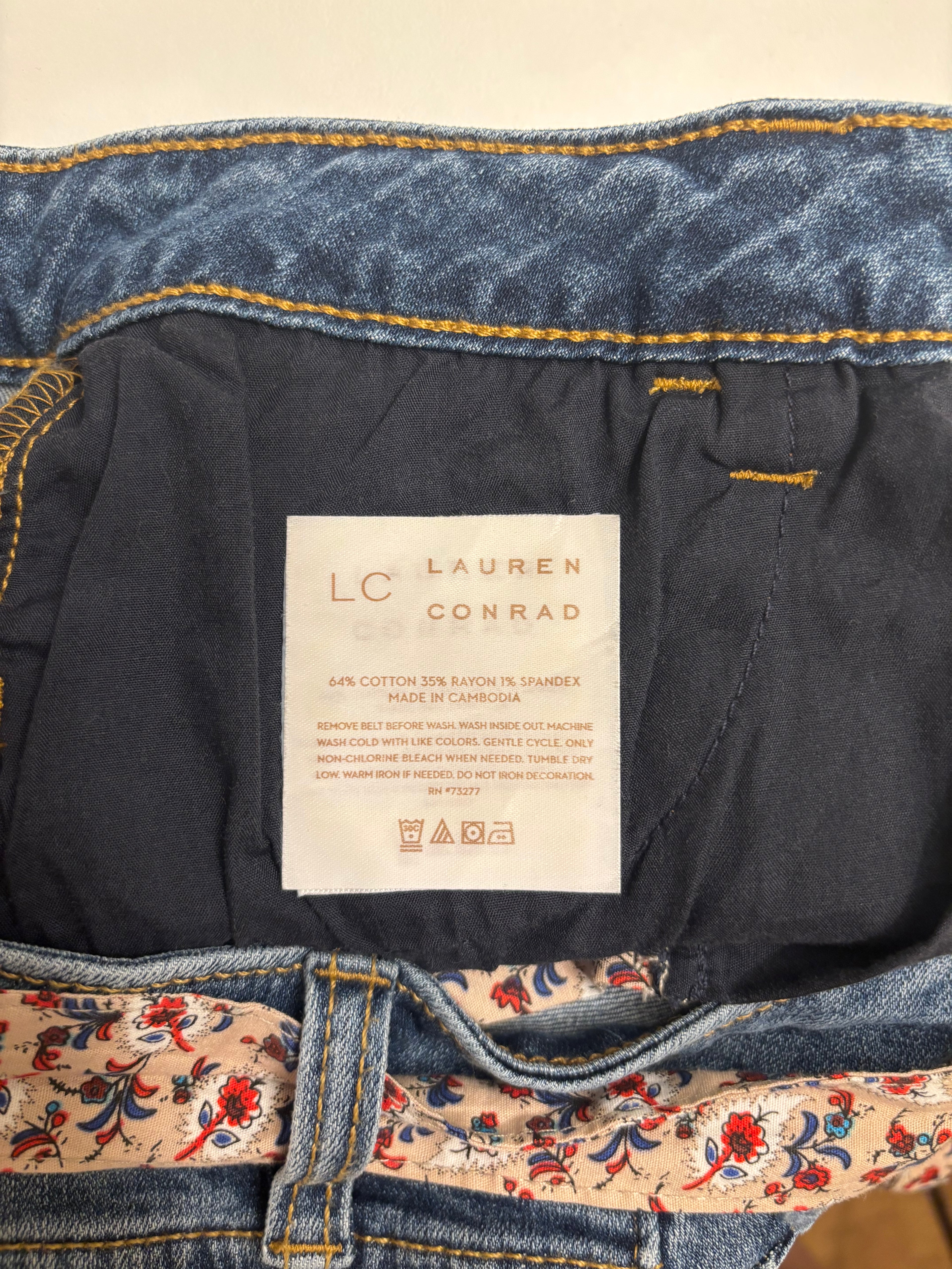 Lyseblå Denim Shorts Mørke Lommer