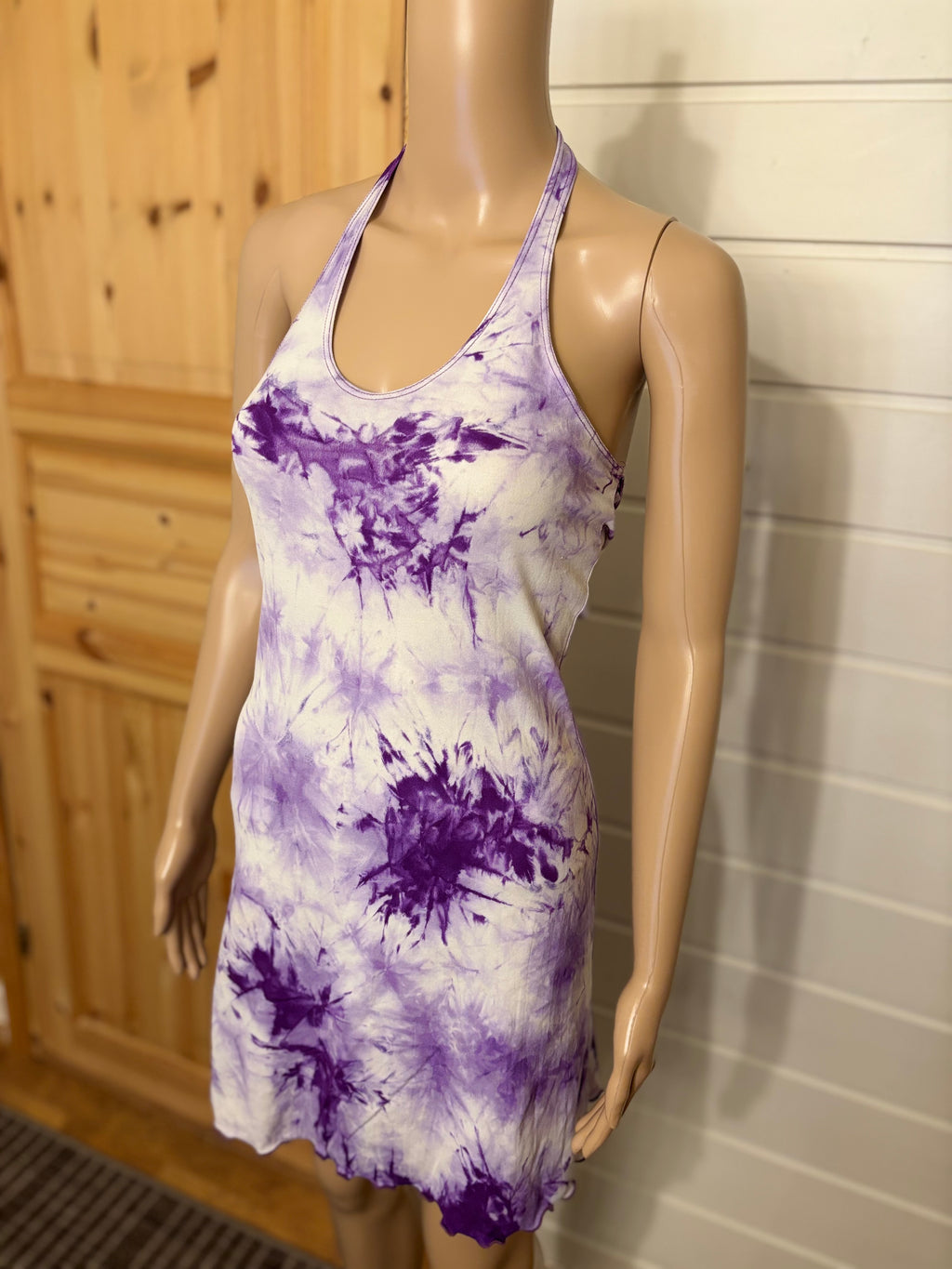 Lilla Hvit Tie Dye Halterneck Mini Kjole