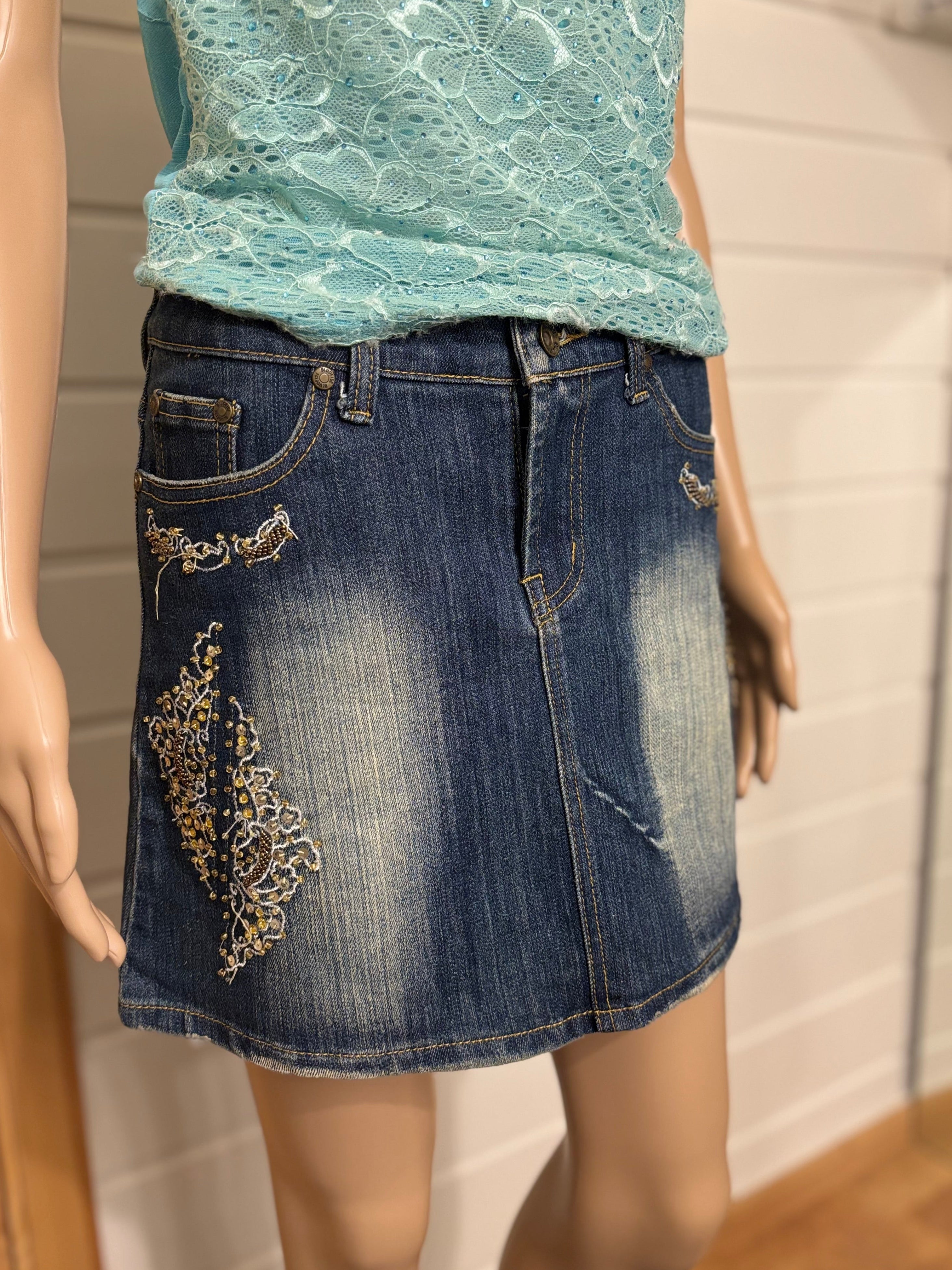 Mørkeblå Denim Mini Skjørt Broderte Detaljer