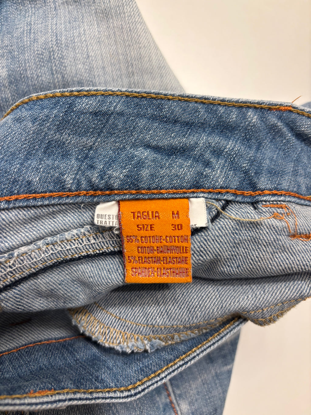 Lyseblå Denim Shorts Broderte Lommer