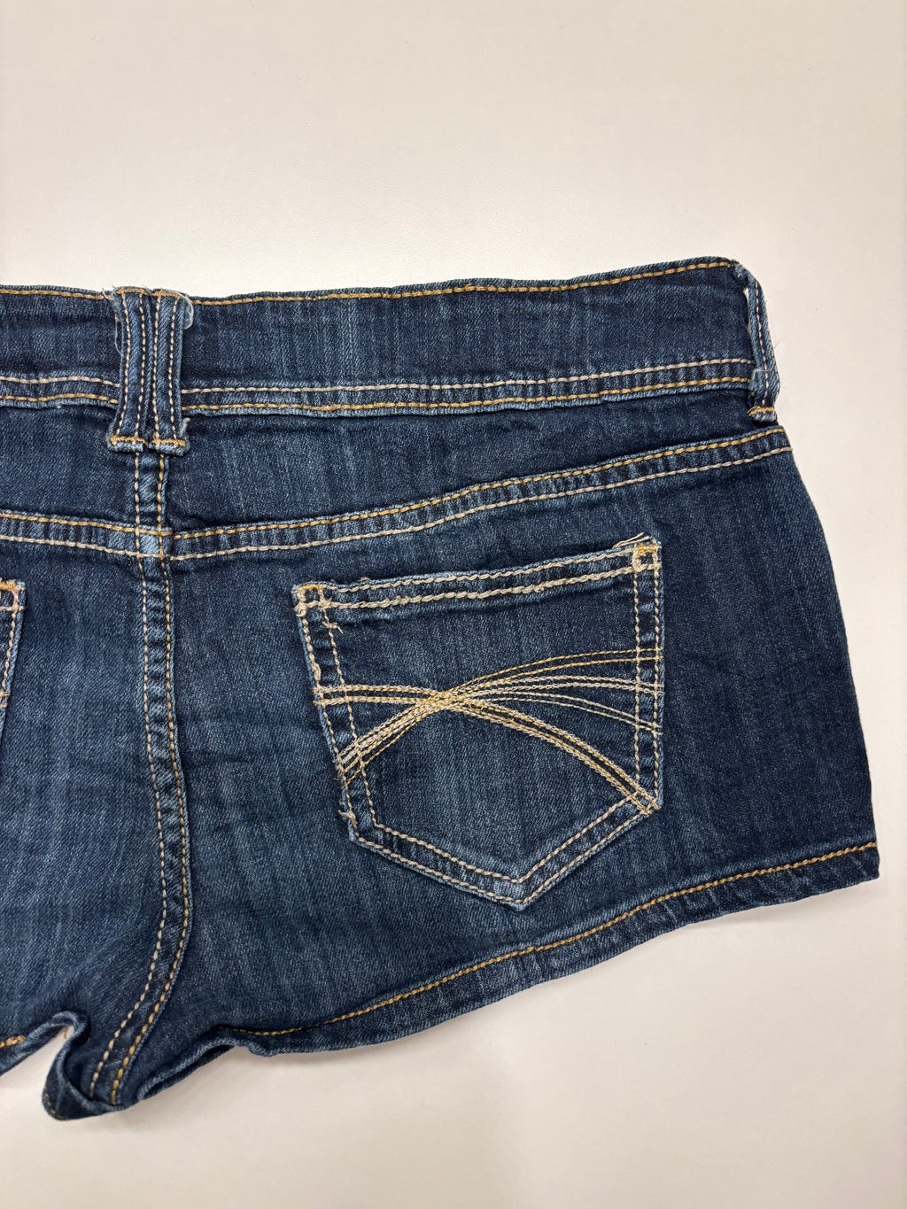 Mørkeblå Denim Shorts Broderte Lommer