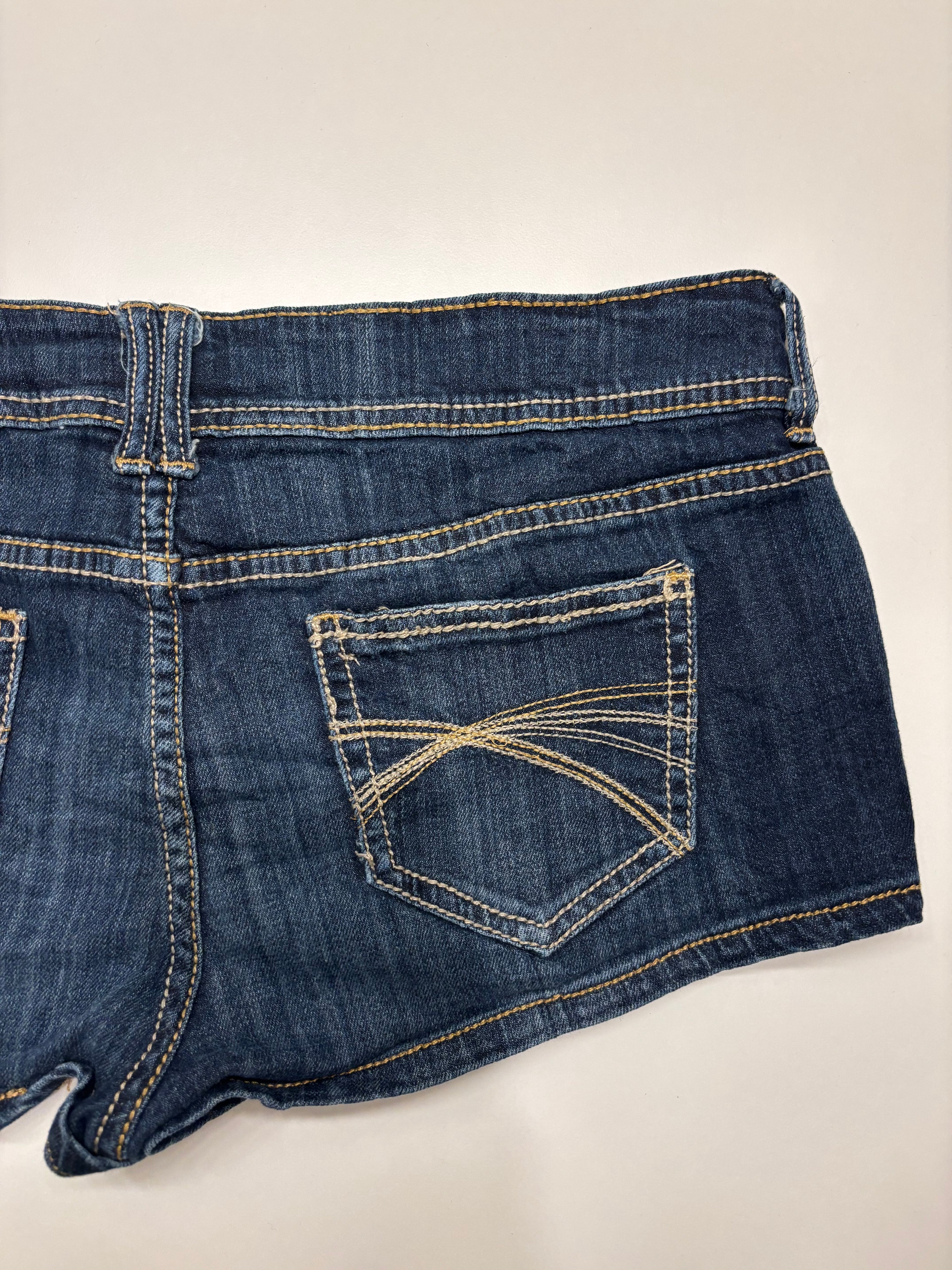 Mørkeblå Denim Shorts Broderte Lommer