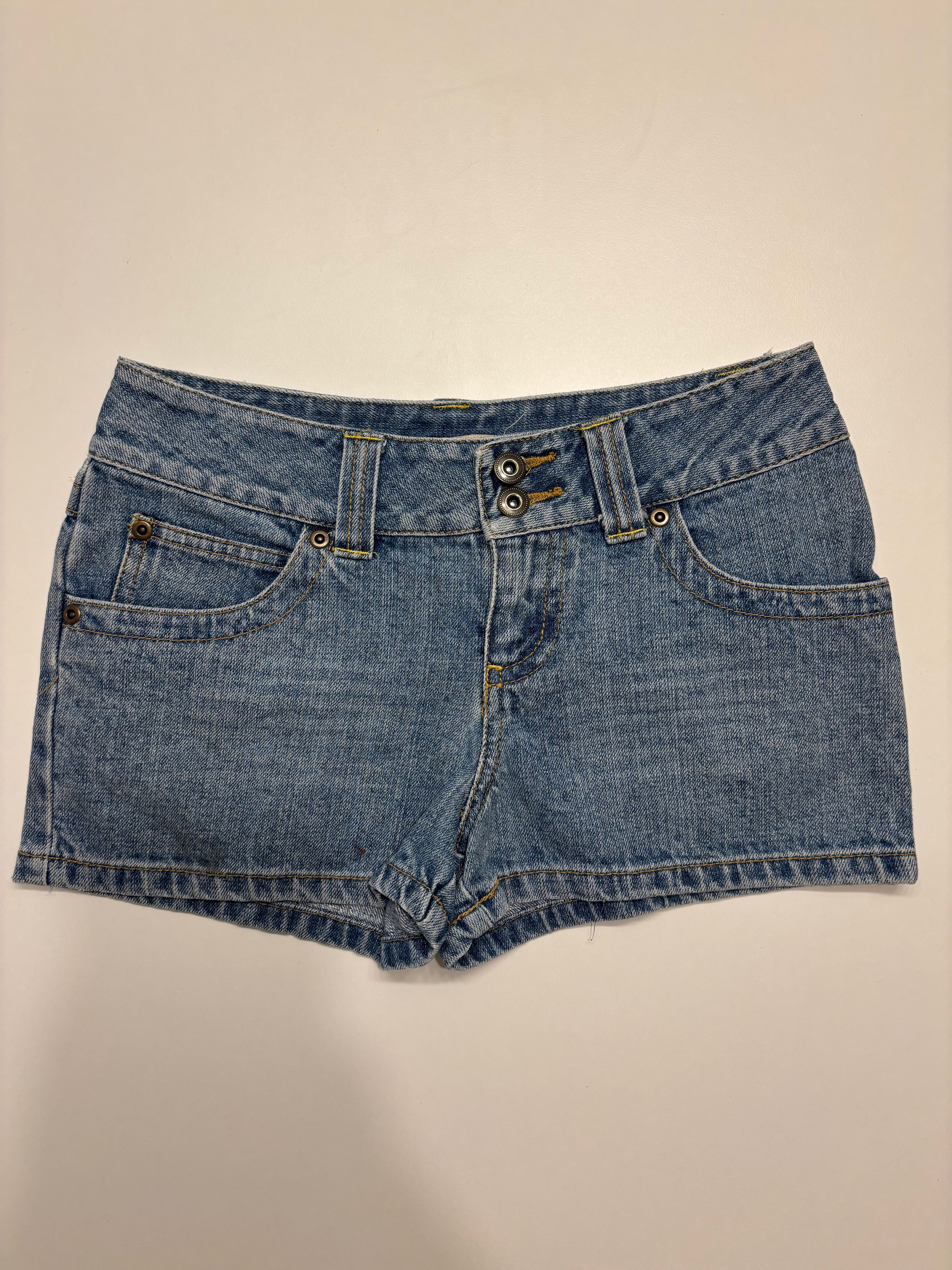 Lyseblå Denim Shorts Broderte Lommer
