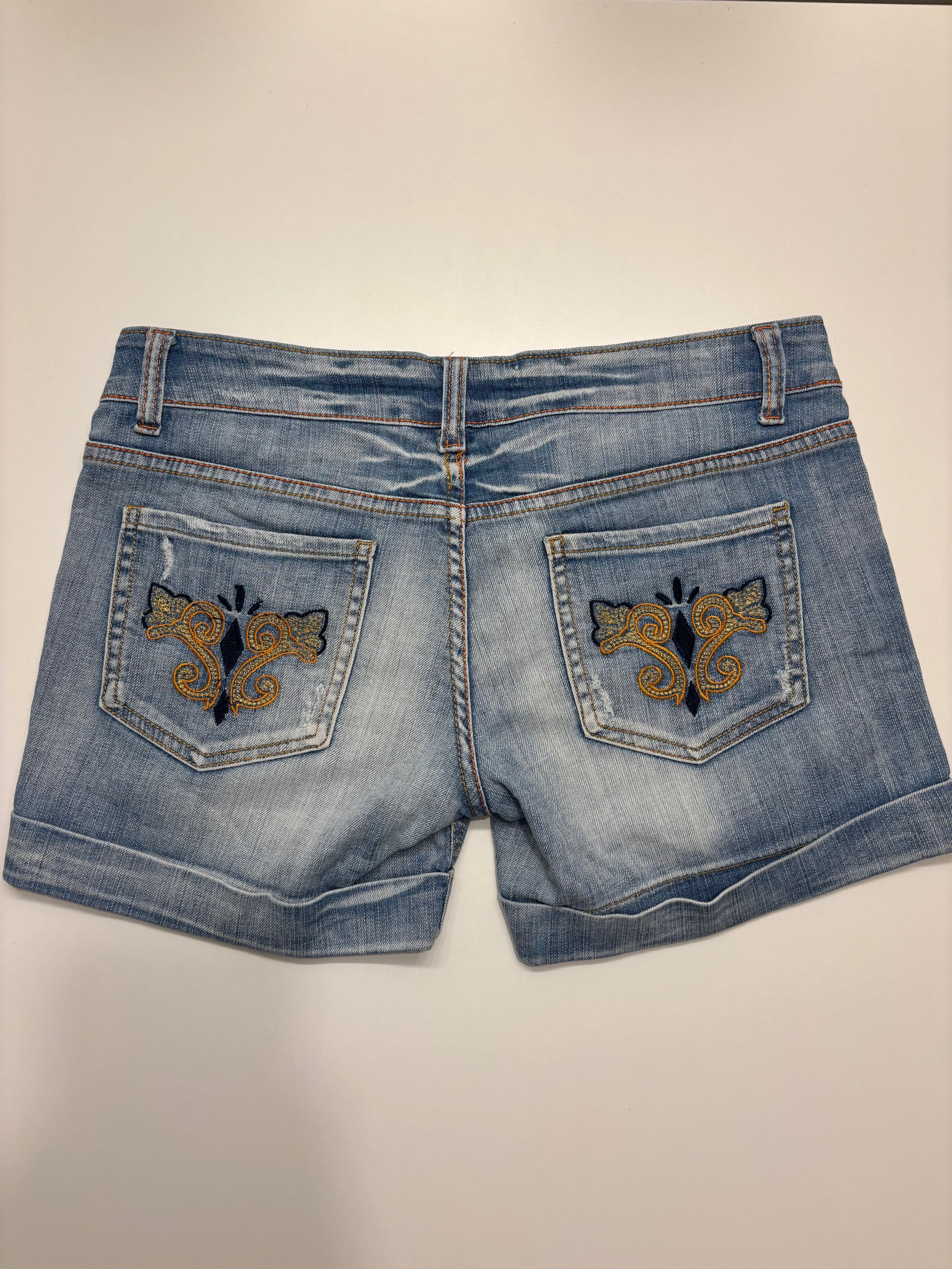 Lyseblå Denim Shorts Broderte Lommer